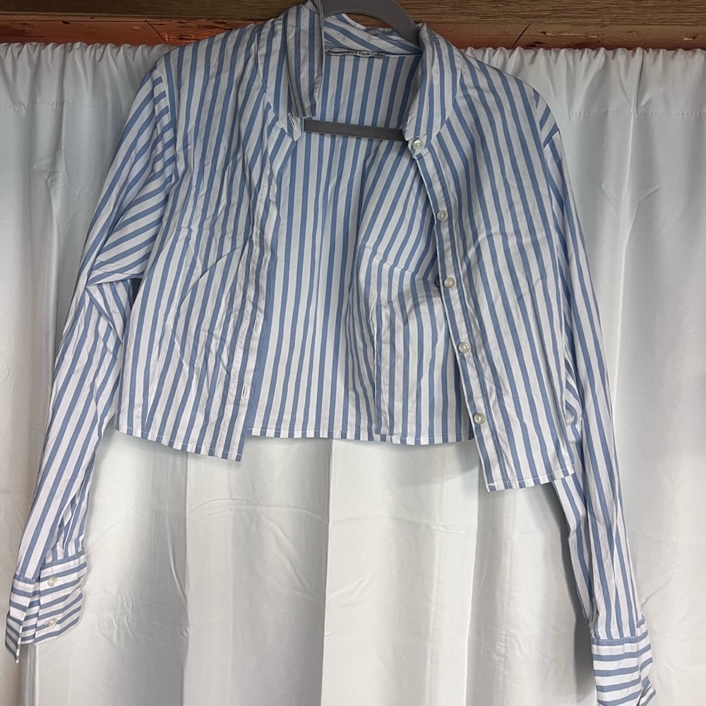 Abercrombie cropped button up